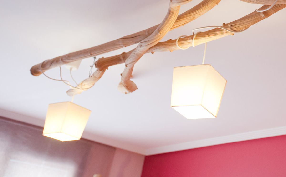 Cómo hacer una lámpara de techo con ramas secas paso 5