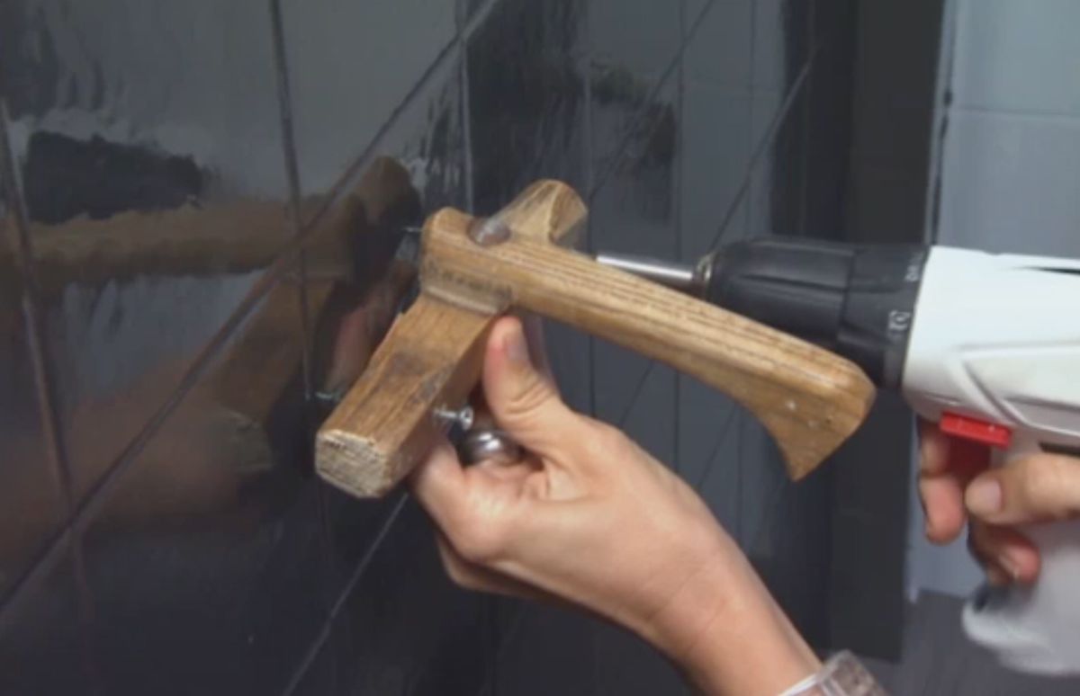 Cómo modernizar un baño viejo paso 7