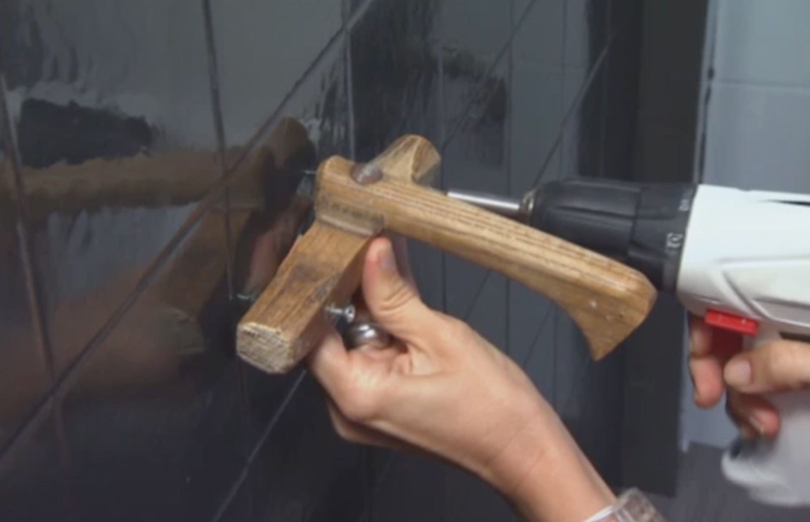 Cómo modernizar un baño viejo paso 7