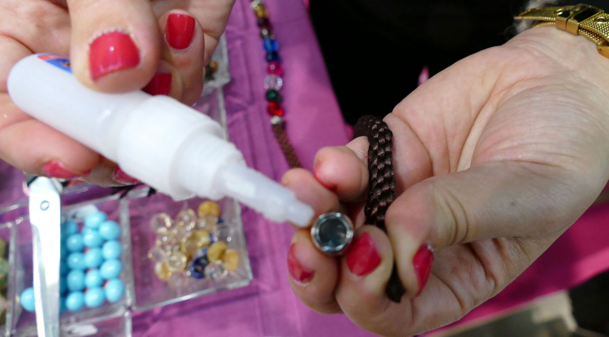 Collar Kumihimo con cuentas de cristal   paso 9