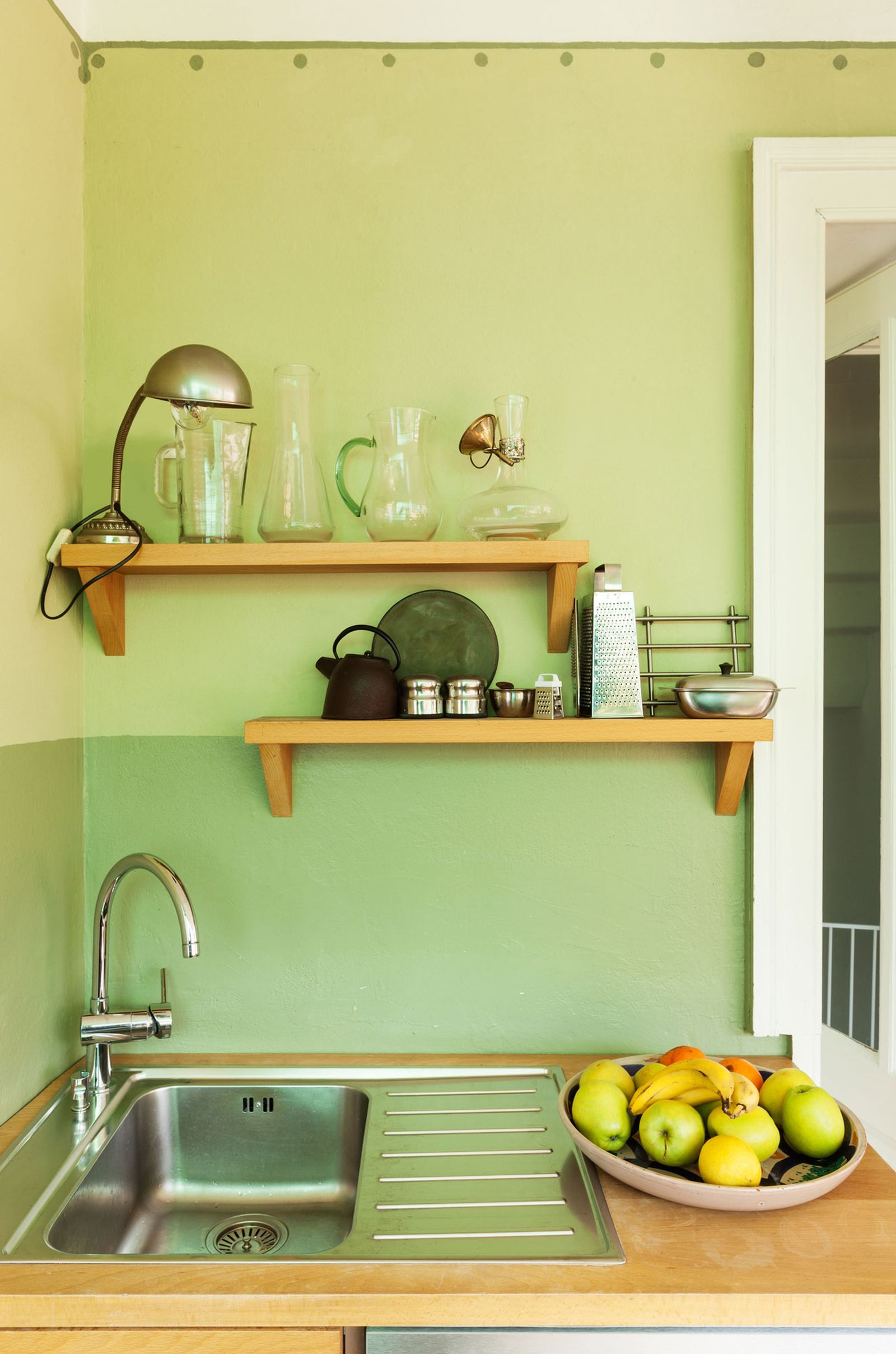 Decorar una cocina en color verde pared