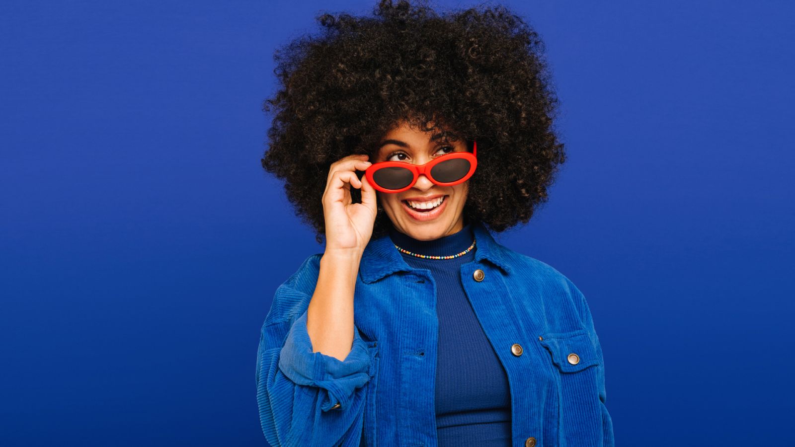 como combinar azul electrico portada