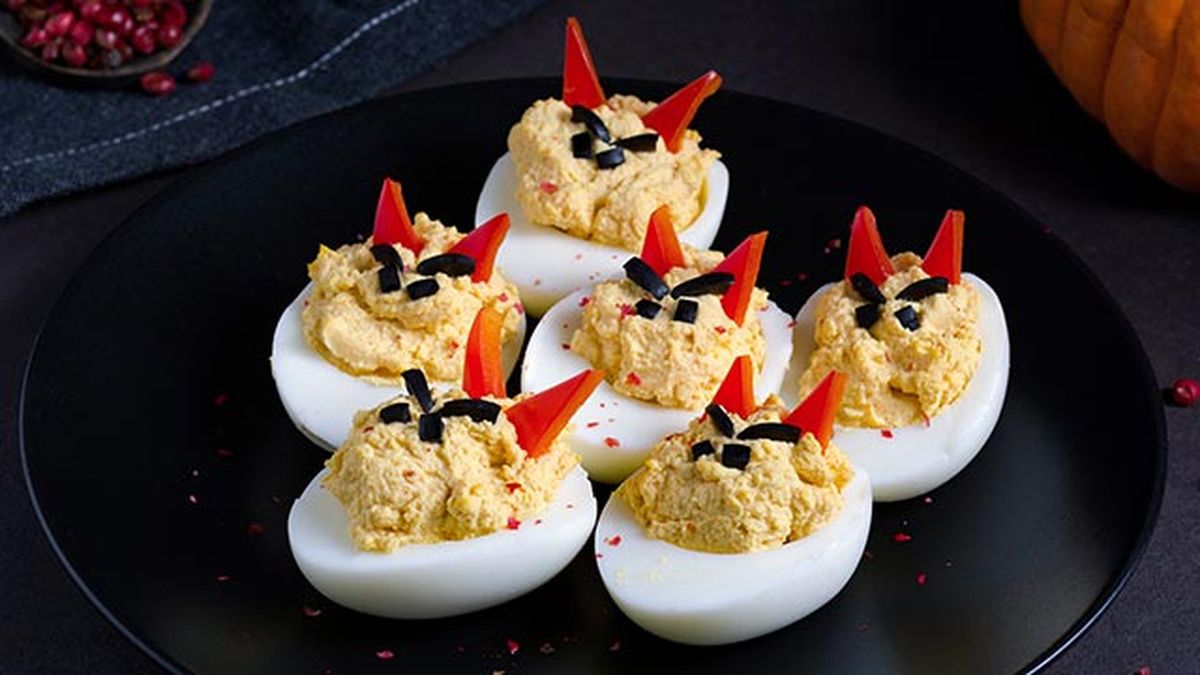 comidas halloween huevos rellenos diablo