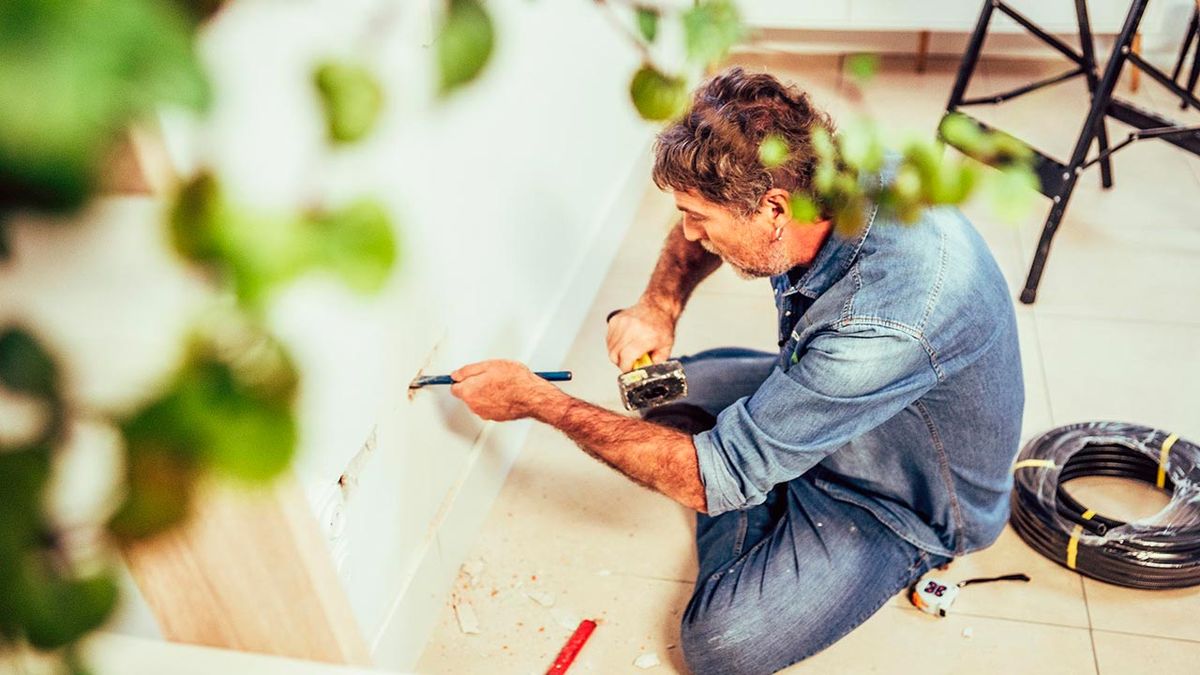 Cómo multiplicar enchufes en la pared paso 2