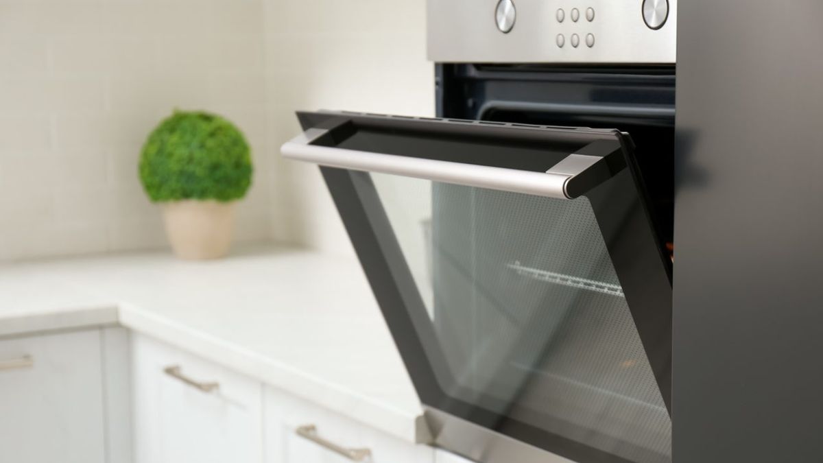 Horno abierto en la cocina