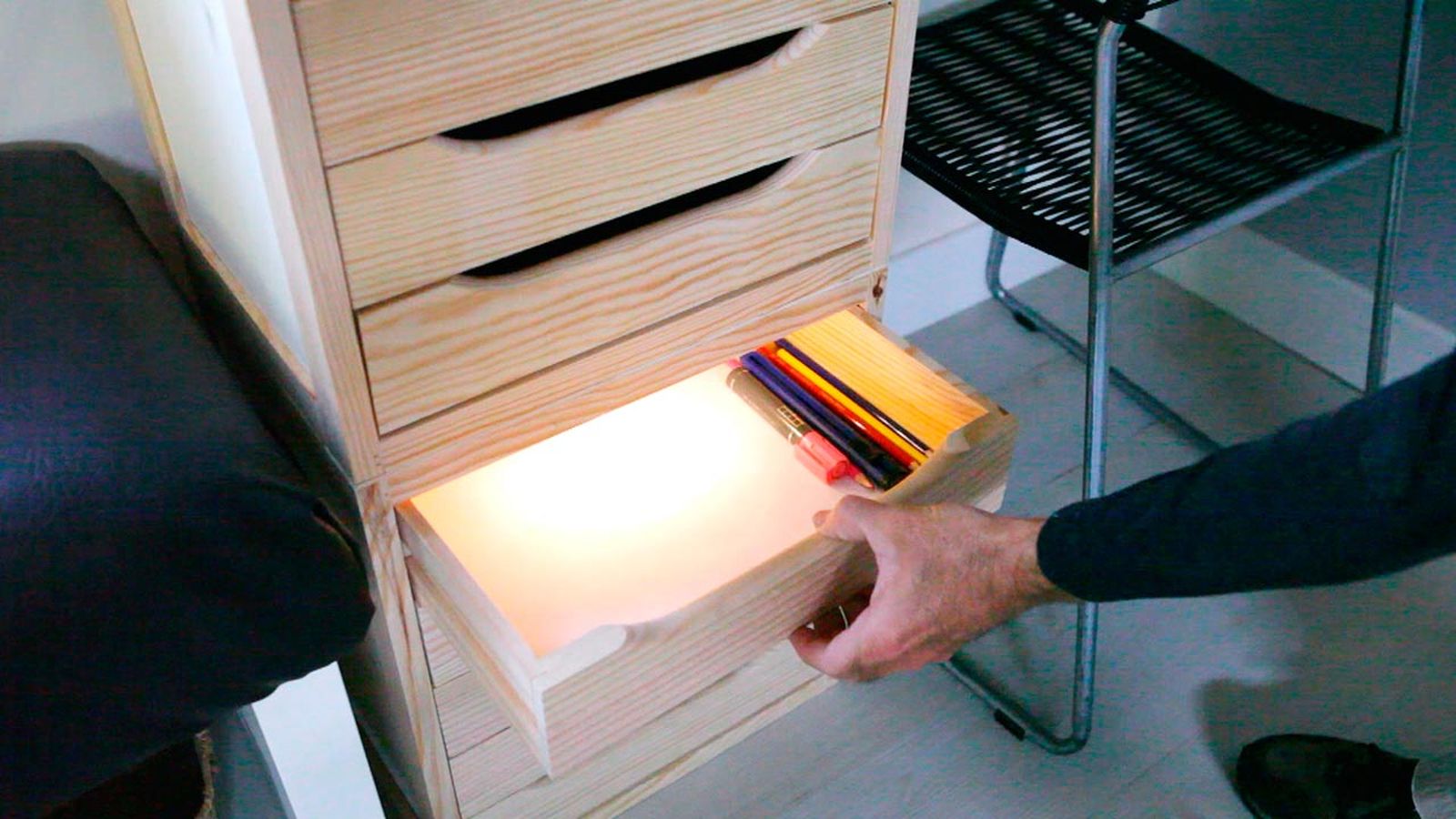 Iluminación automática de cajones paso 1