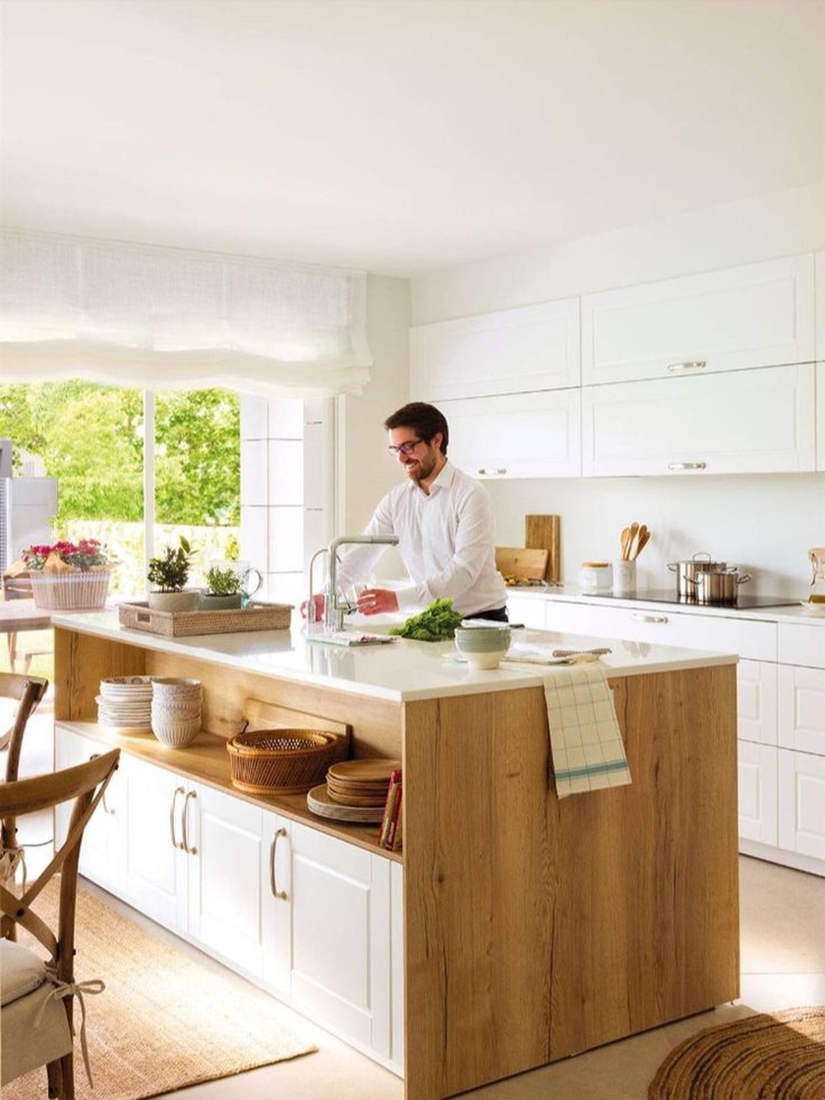 salon cocina isla platos accesibles