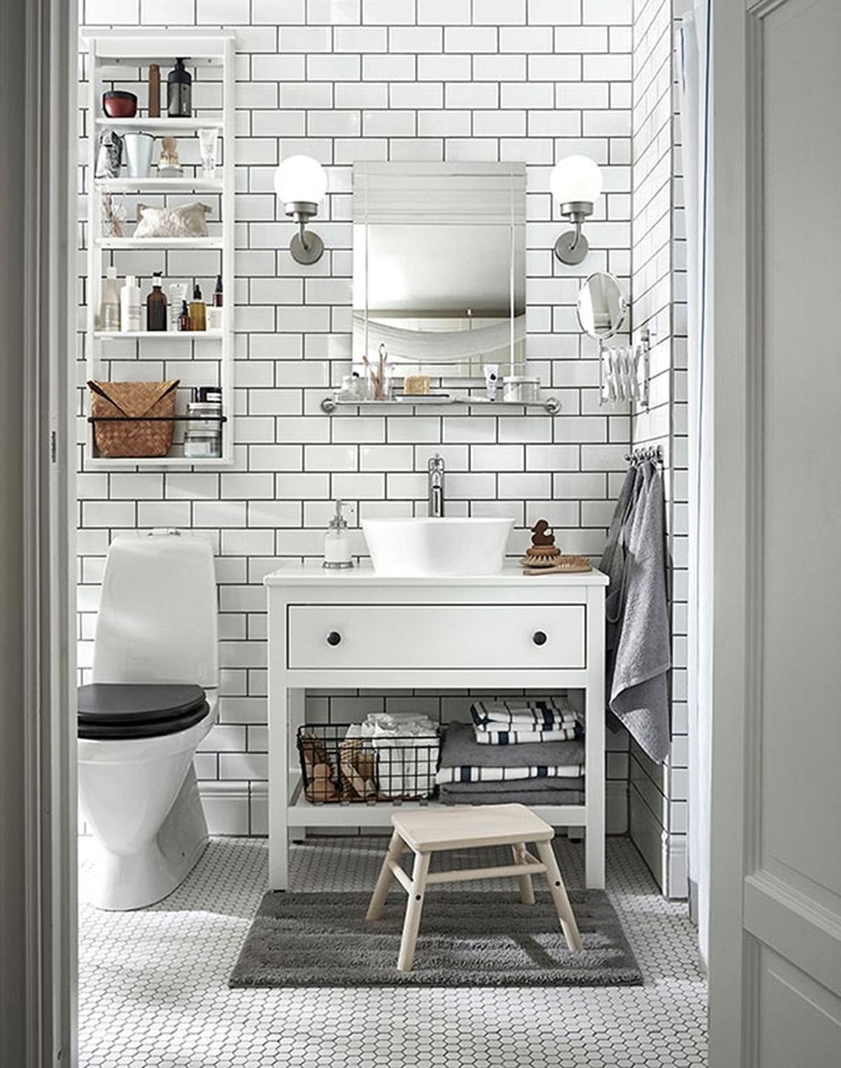 Razones para decorar el baño en color blanco 12