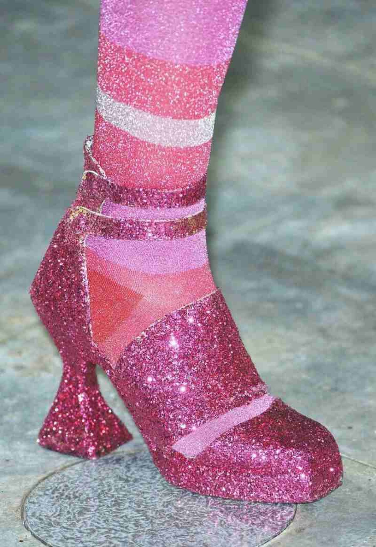 Tacón Luis XV o tacón carrete