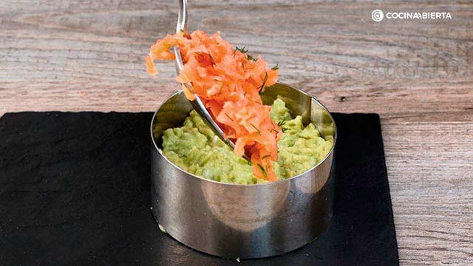 CTIS0936 receta tartar salmon ahumado aguacate paso 4