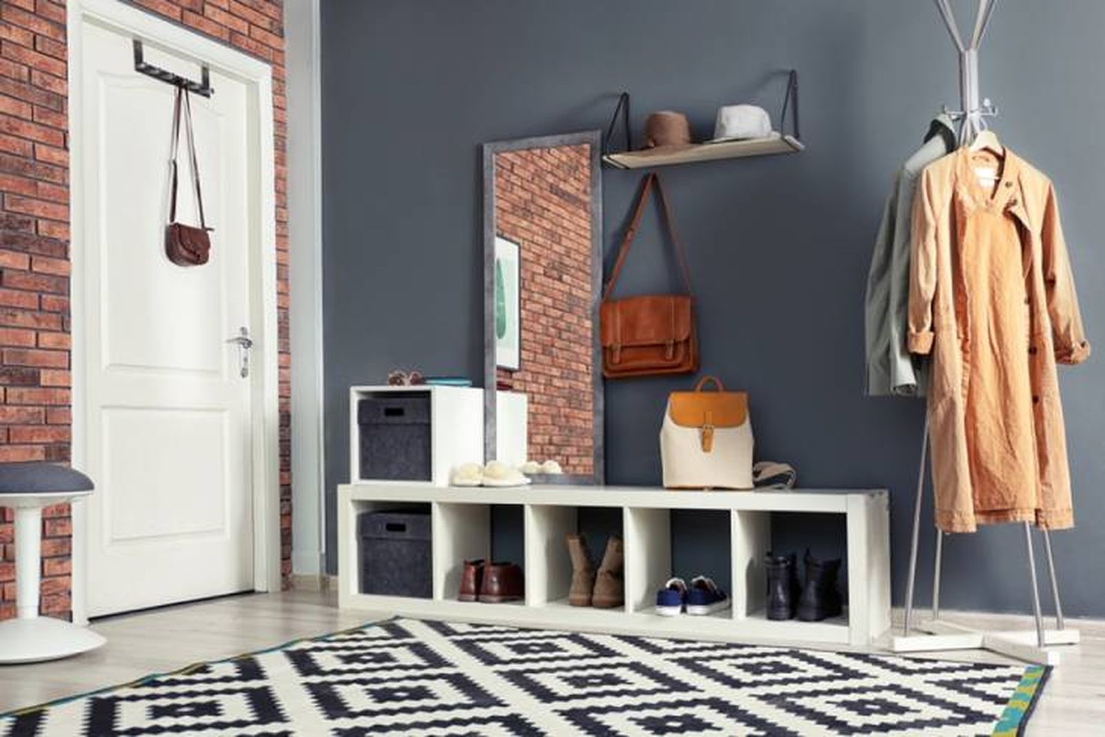 Ideas y tendencias para crear recibidores originales y funcionales 7