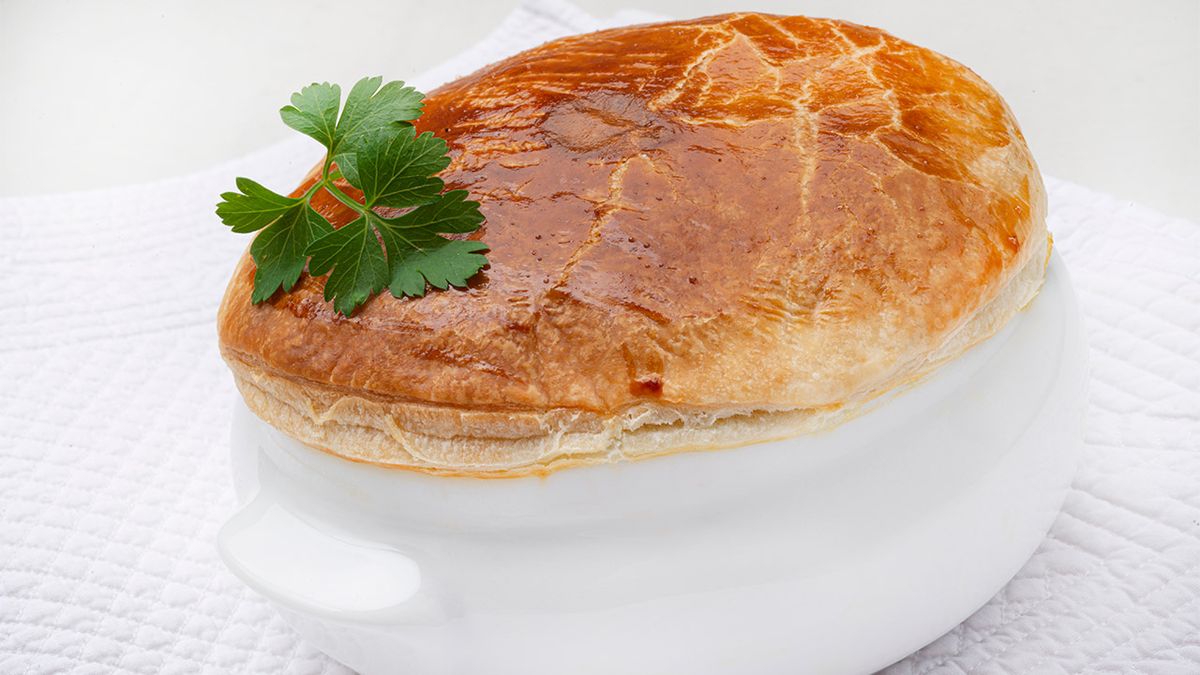 KARL66770321 sopa de trufas con hojaldre receta karlos arguinano