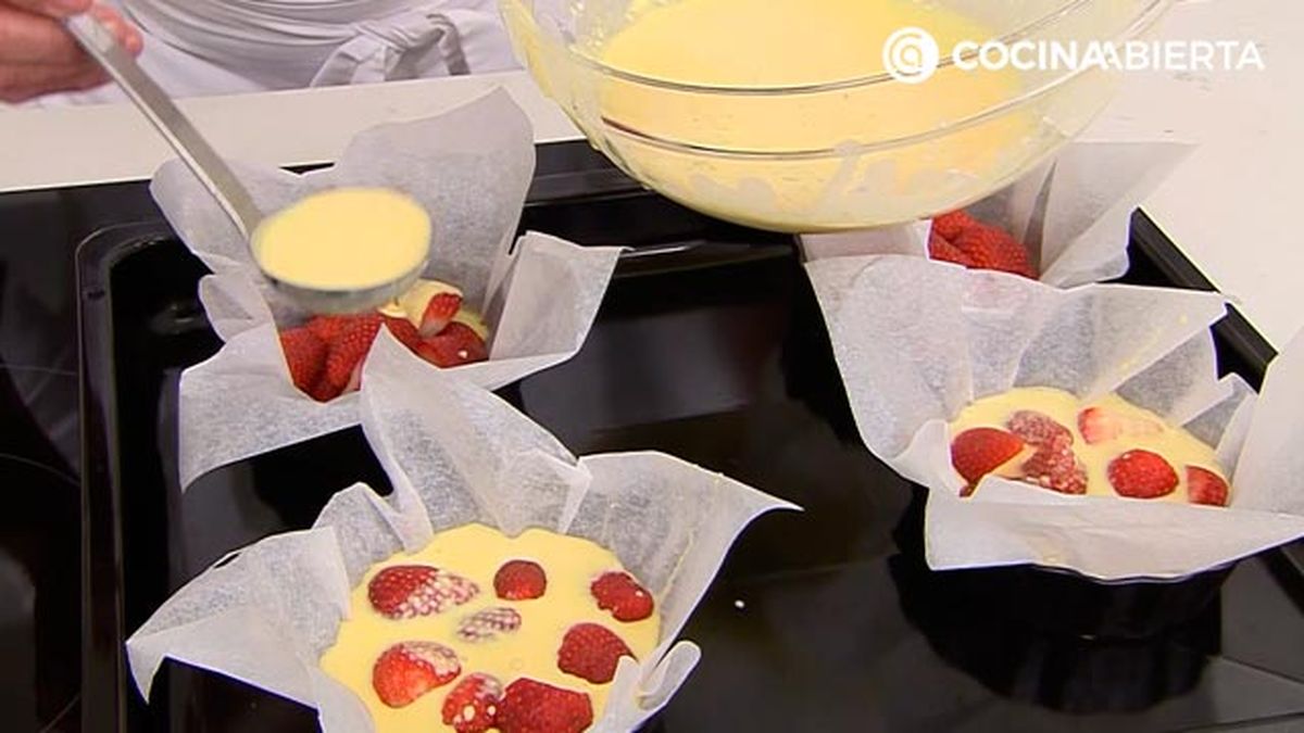 clafouits de fresas tarta francesa postre facil al horno karlos arguinano KARL67700321 paso3