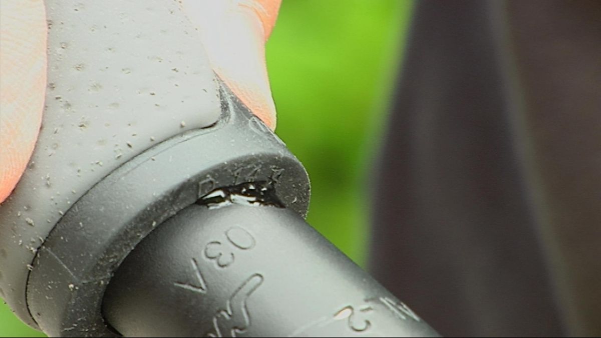 Asegurar mangos de goma paso 5