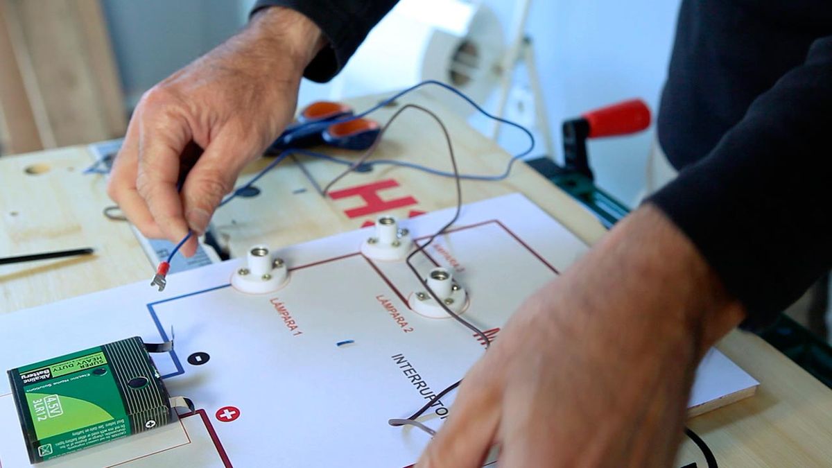 Bricomania 846 Circuito electrico mixto paso 2