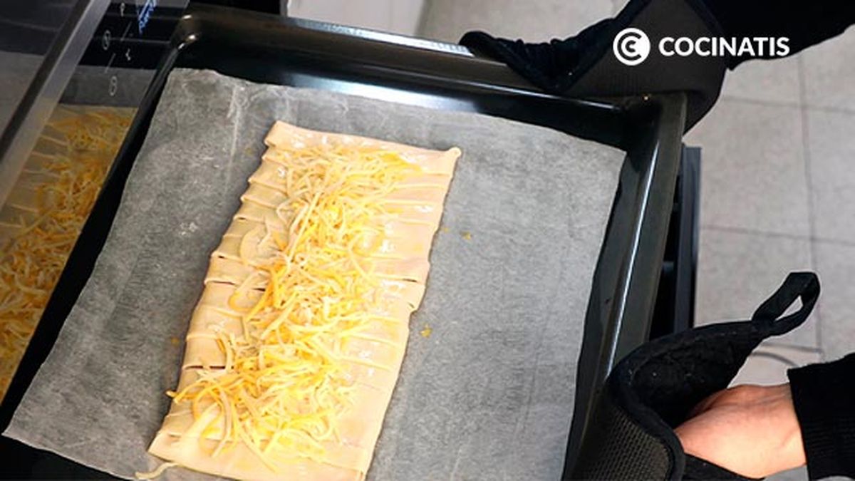 Receta de trenza de hojaldre salada rellena de jamÃ³n y queso  paso 5