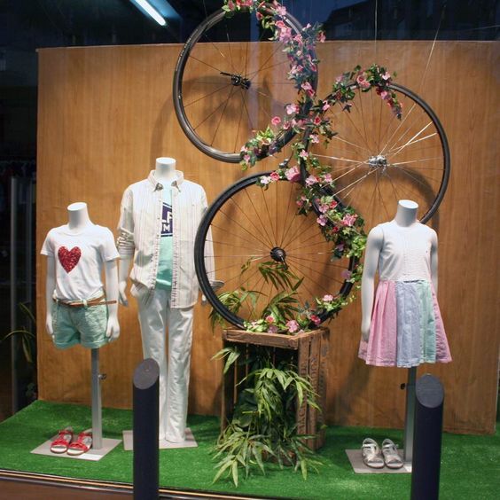 decorar escaparate primavera bicicleta