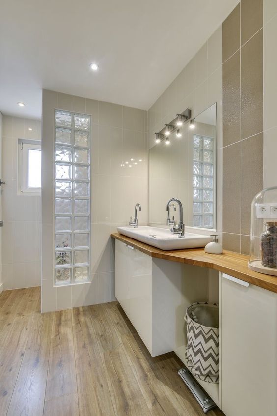 baño paves pared con columna de paves