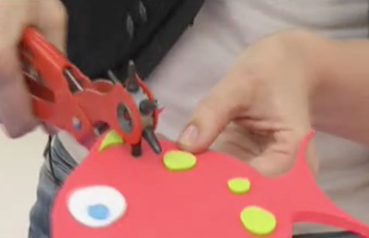 Cómo hacer un móvil colgante para bebés paso 6