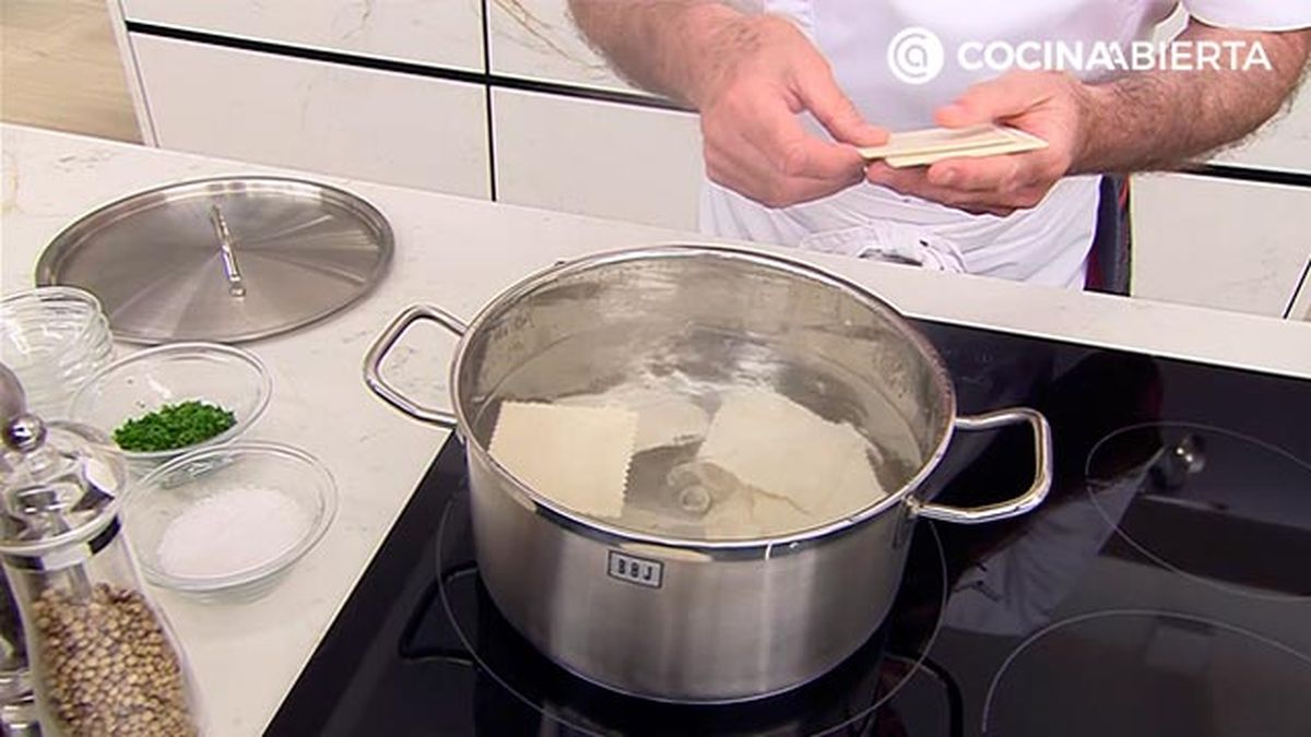 aperitivo especiado crujiente de pasta al horno receta karlos arguinano kar67770321 paso1