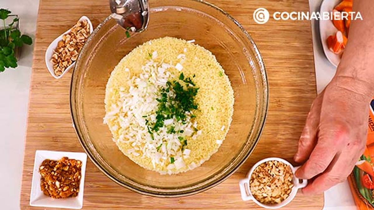 03 receta ensalada de cous cous con palitos de surimi paso 3