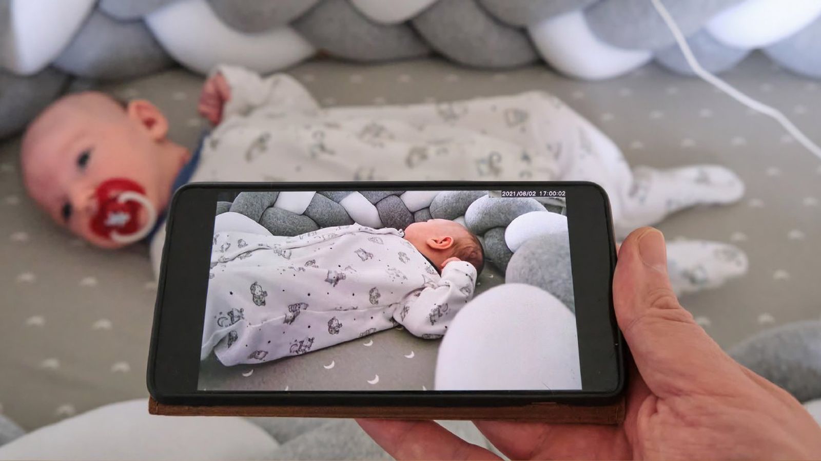 convertir telefono movil en vigilabebes