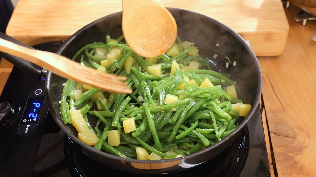 Judías verdes con patatas salteadas con ajo   Paso 5