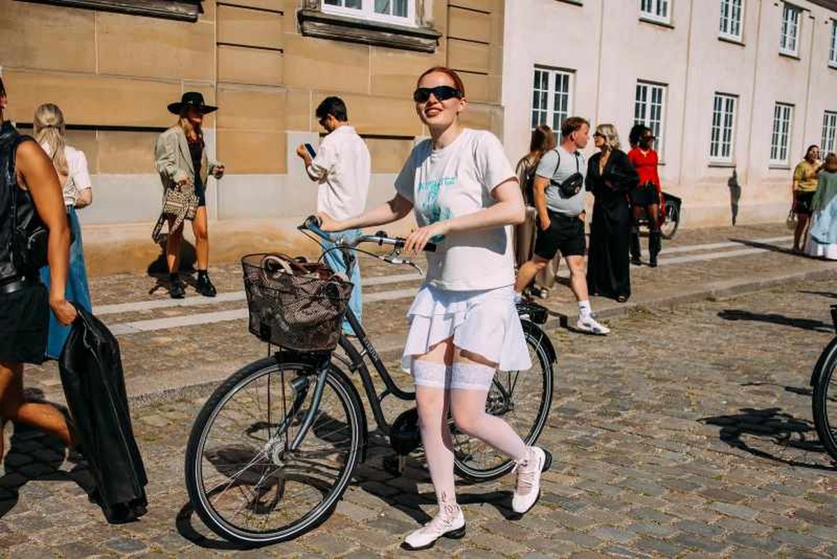 Copenhague Street Style, con total look en blanco