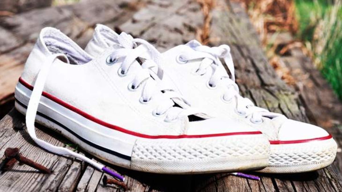 el truco defintivo para limpiar unas converse blancas con bicarbonato de sodio