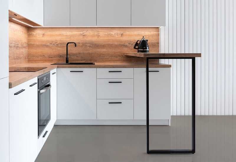 CCocina moderna con suelo de resina Epoxy.