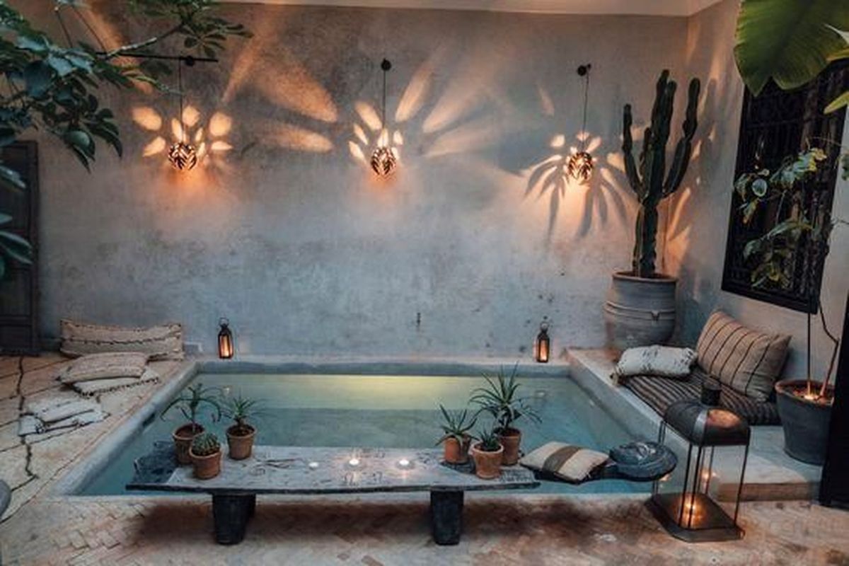 decorar alrededor de la piscina farolillos 13