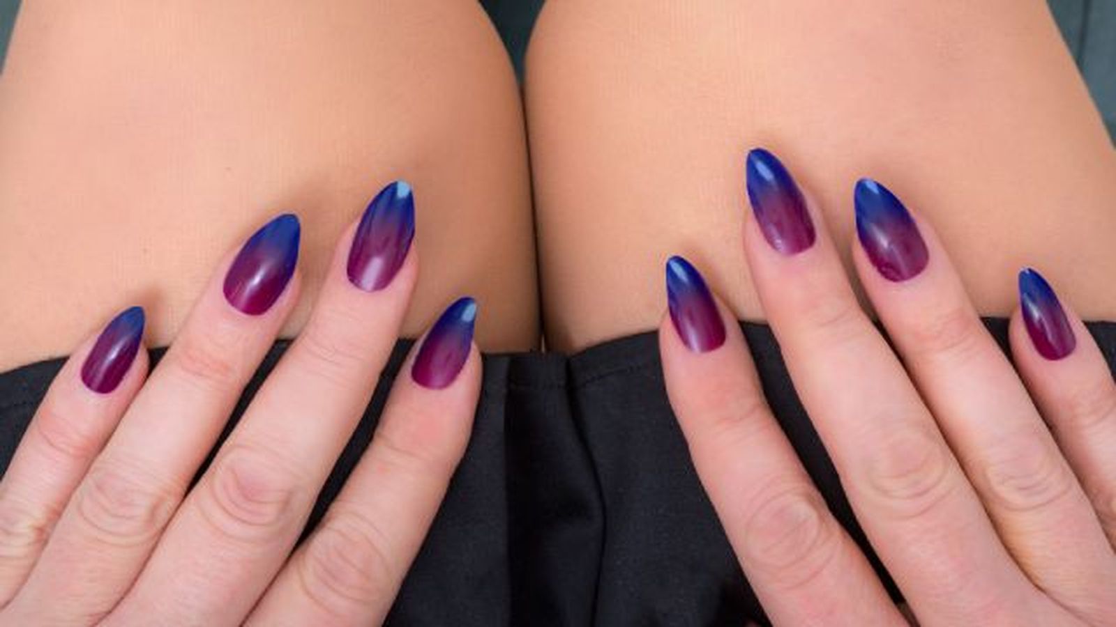 unas de colores intensos