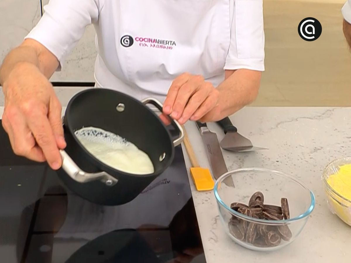 Calienta y trocea el chocolate