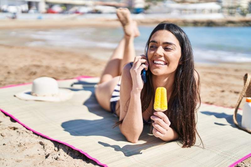 Limpia la esterilla de playa según su material de fabricación