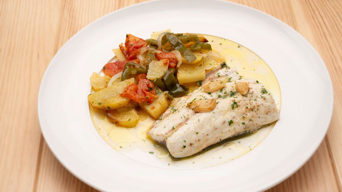 KARL6526 lubina al horno con patatas presentacion