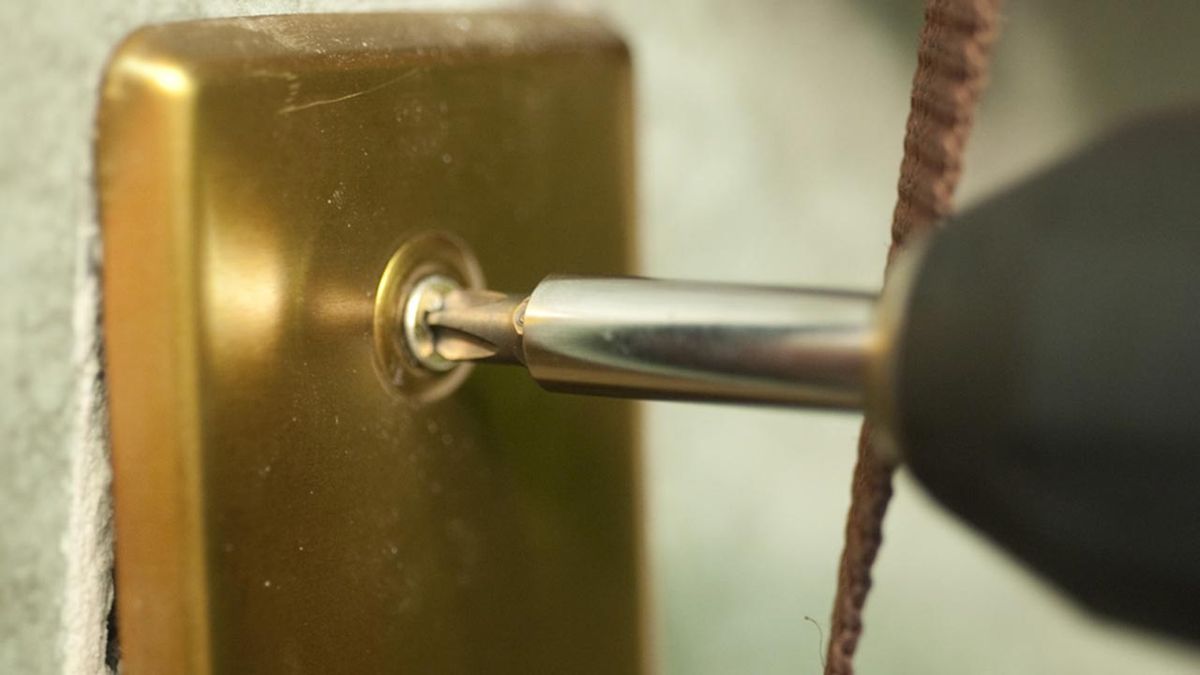 Bricomania 661 Reparar caja correa persiana p2