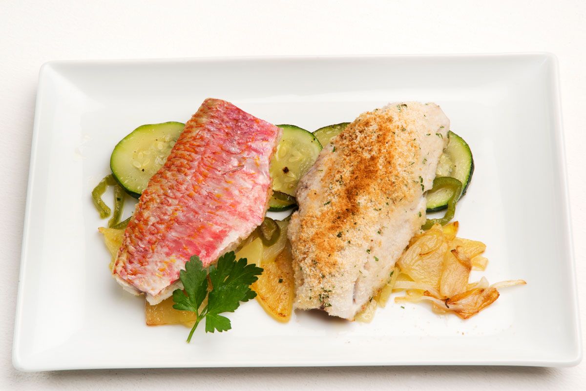 5570 1 Salmonetes al horno con calabacines (955) editorial xl