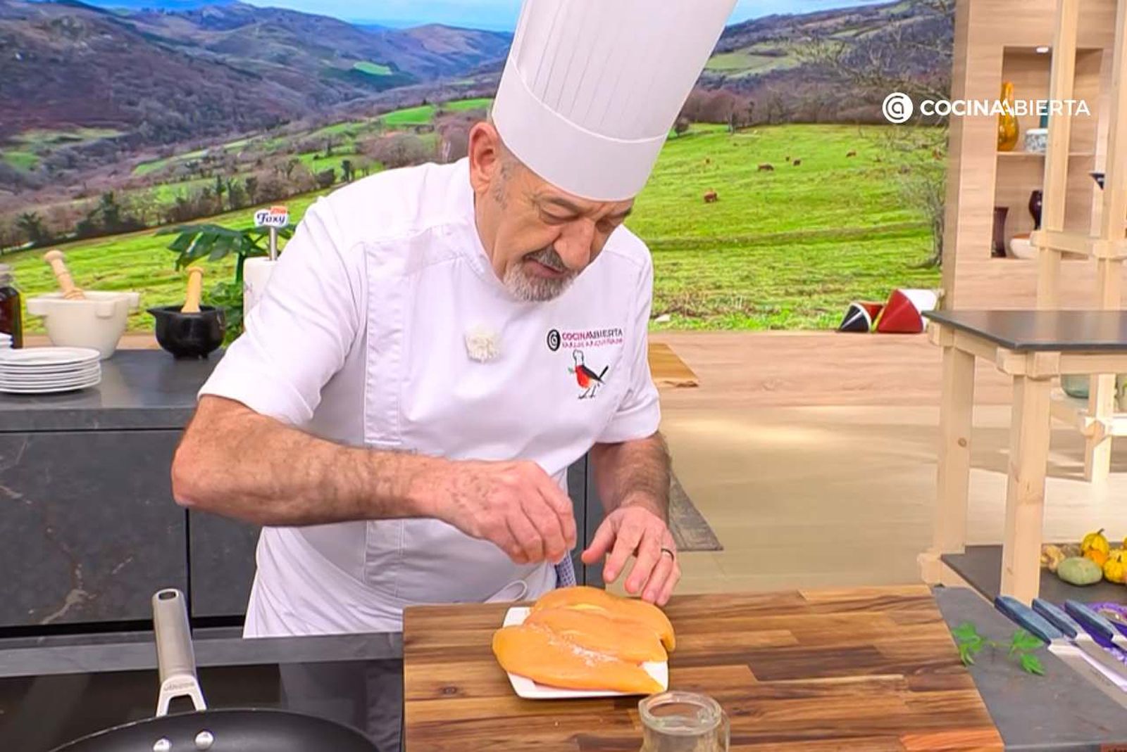 Karlos Arguiñano comparte su secreto para que las pechugas de pollo al horno no queden secas