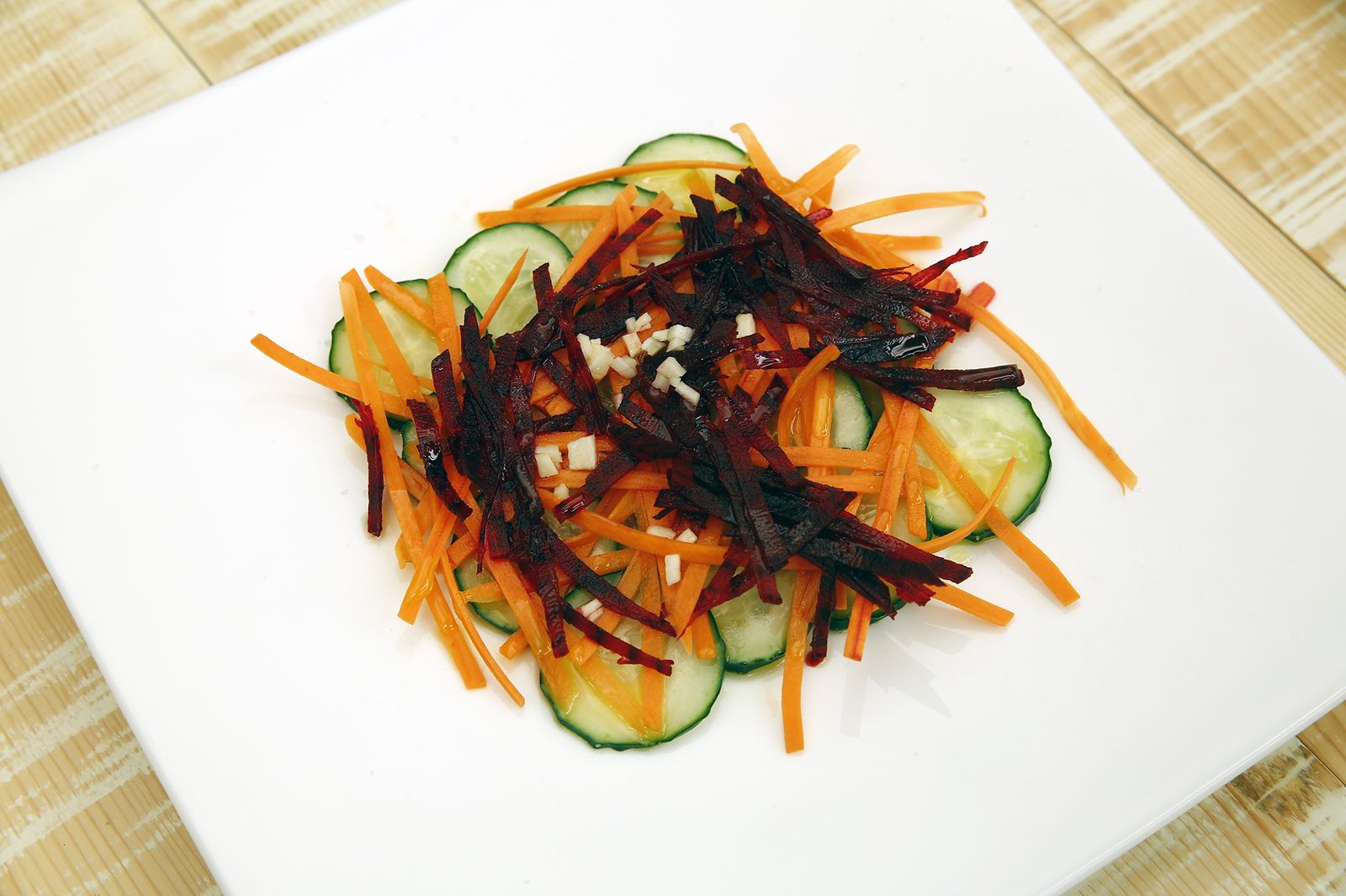 5505 2 Ensalada de pepino, remolacha y zanahoria