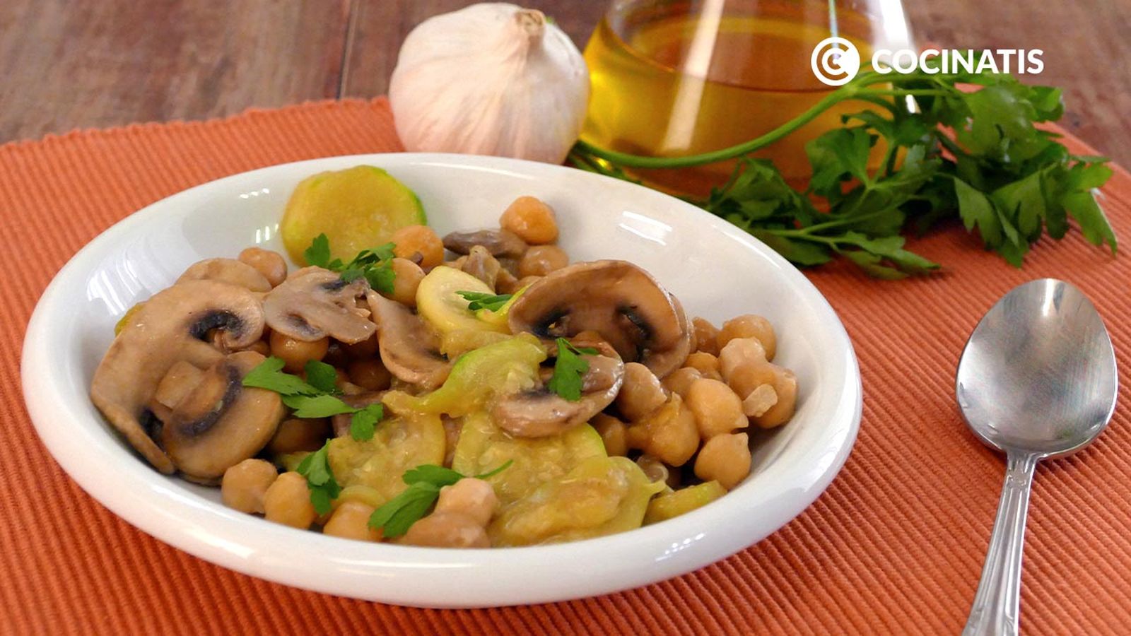 Receta de garbanzos salteados con calabacín y champiñones