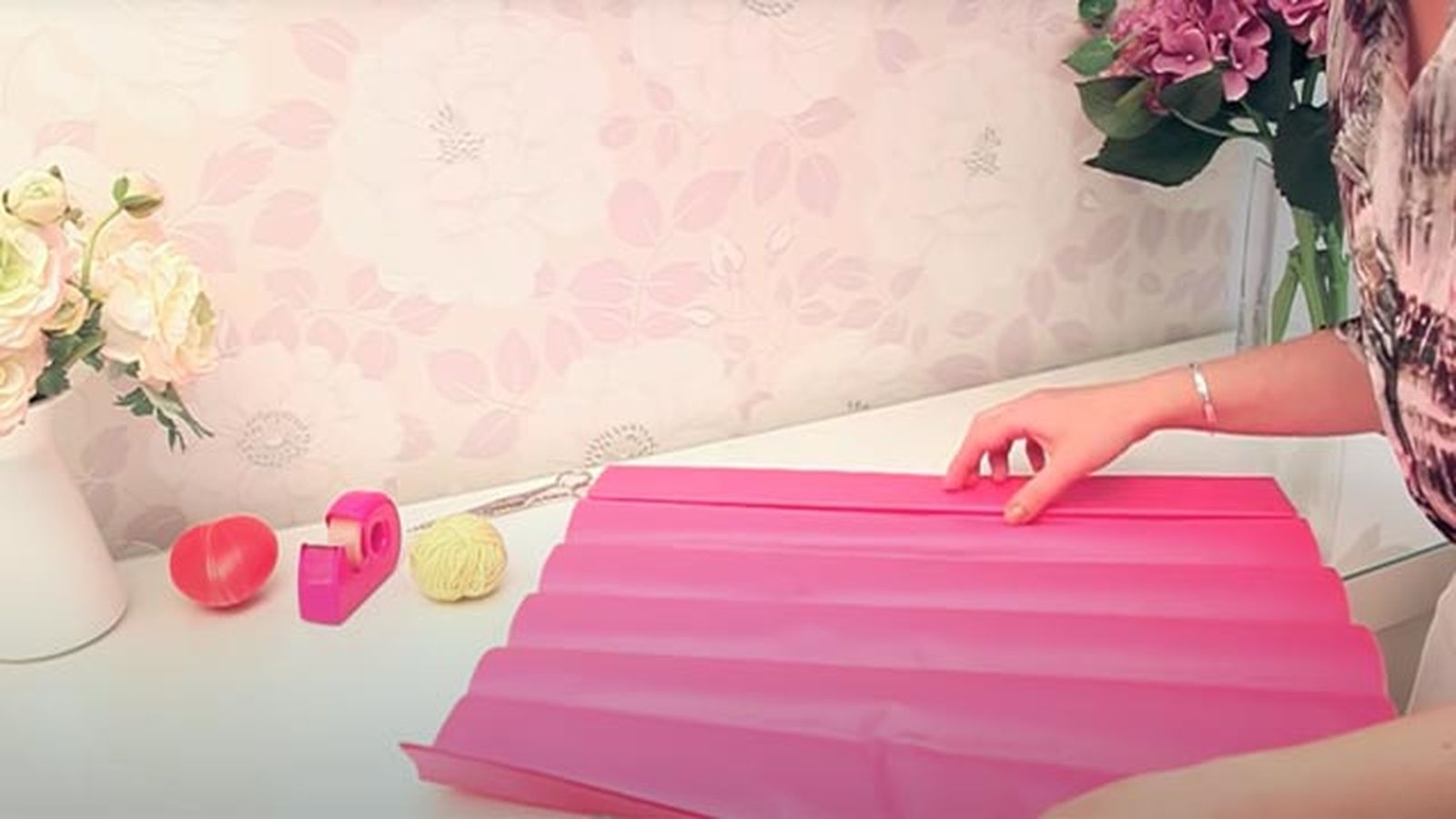 como hacer flores de papel grandes paso 1