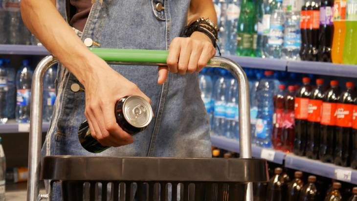 bebidas energeticas alto contenido cafeina prohibidas menores 2024