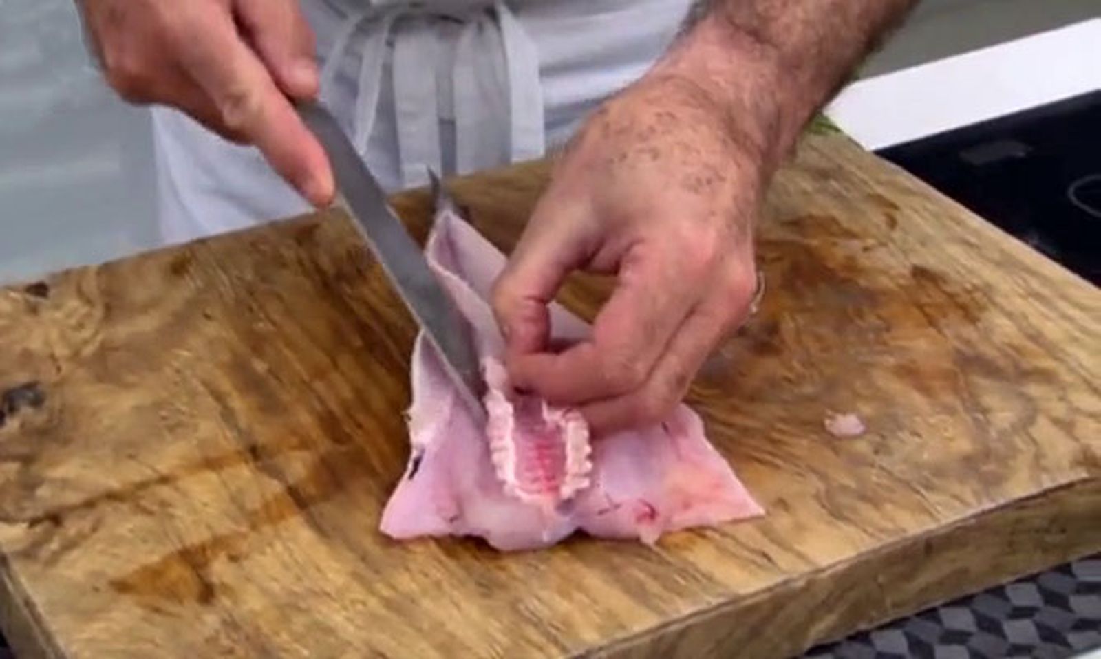 limpiar pescadilla karlos arguinano