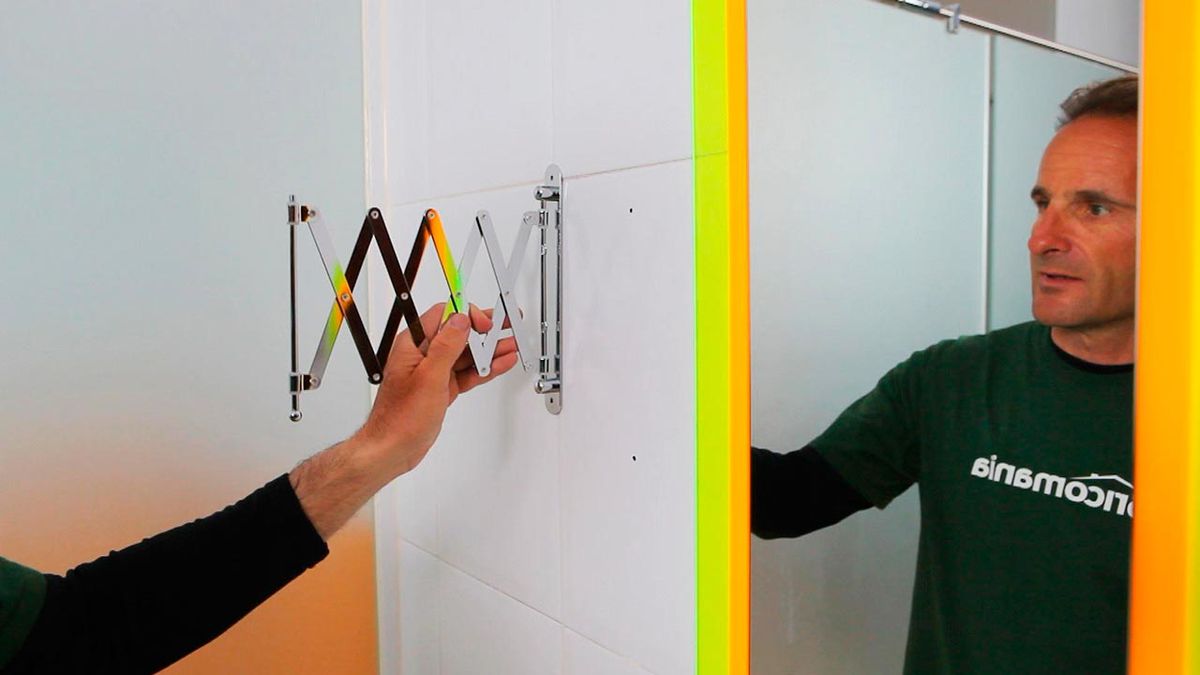 Espejo extensible con luz paso 2