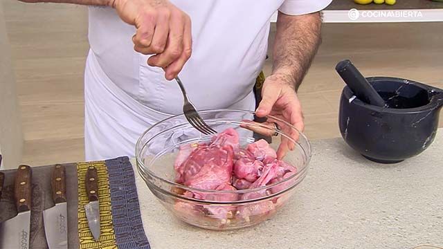 asado de carne de conejo con patatas por karlos arguinano paso4