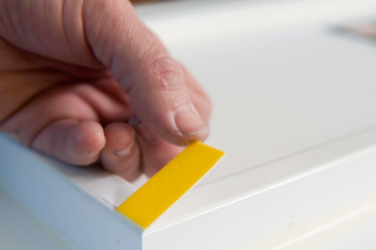 brico 0626 2 pegar despegar objetos paso 4