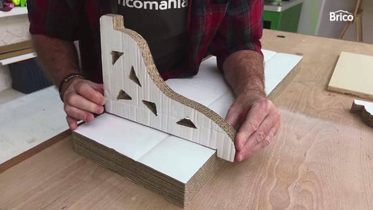 Brico 26 muebles de carton paso14