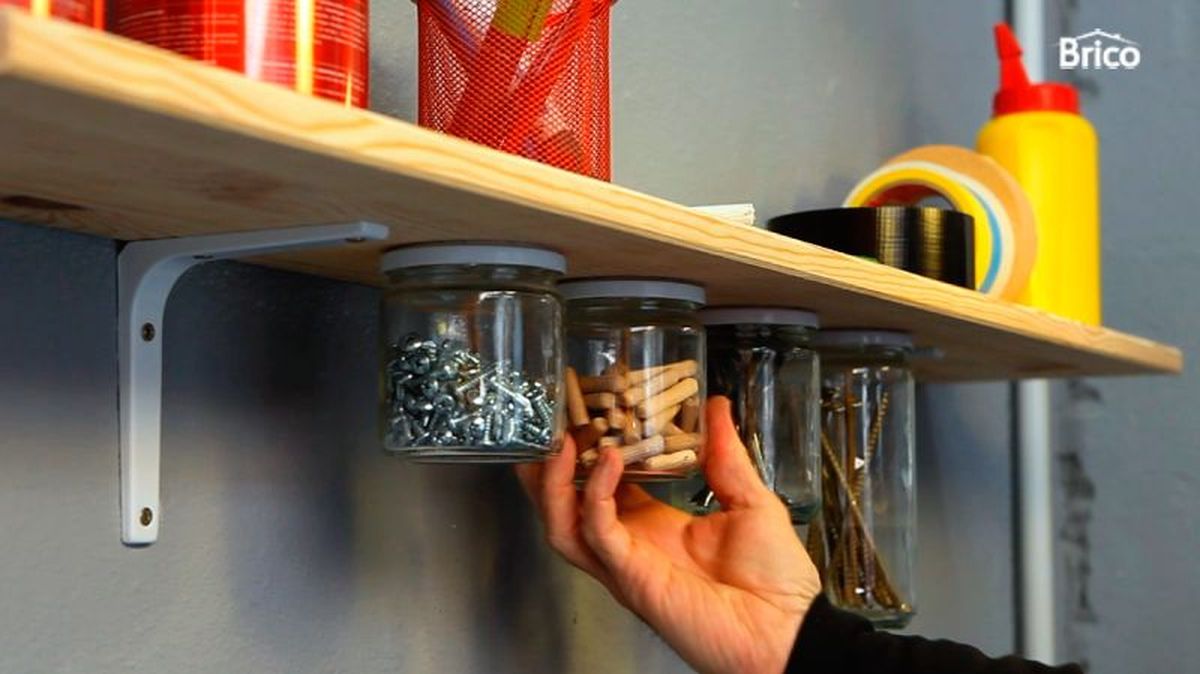 Utilizar botes de cristal para guardar las herramientas