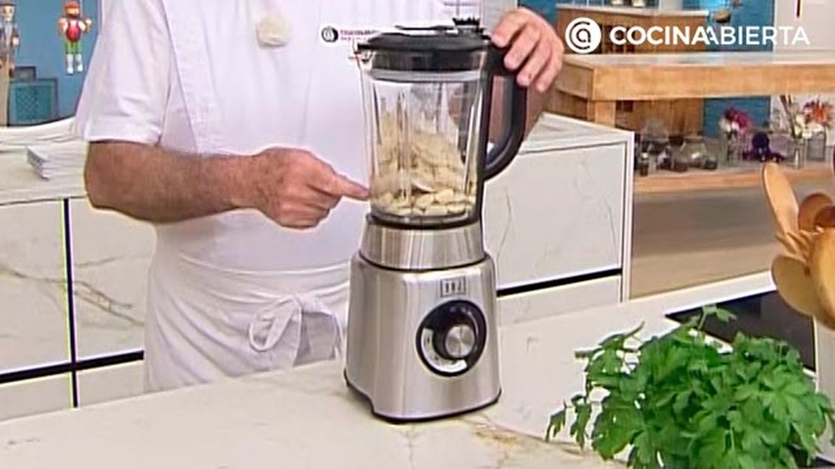 ajoblanco conpasas y sardina ahumada receta andaluza karlos arguinano karl67900321 paso2