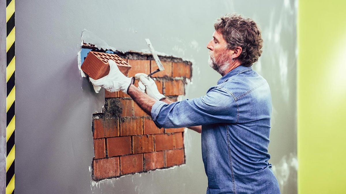 Cómo cerrar un hueco en la pared paso 7
